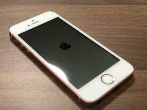 iPhoneSEの液晶割れ修理後の写真